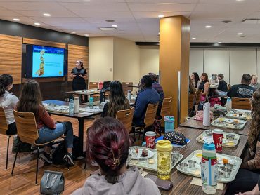 Étudiantes et étudiants du Collège Montmorency participant à une formation au sujet de la dysphagie
