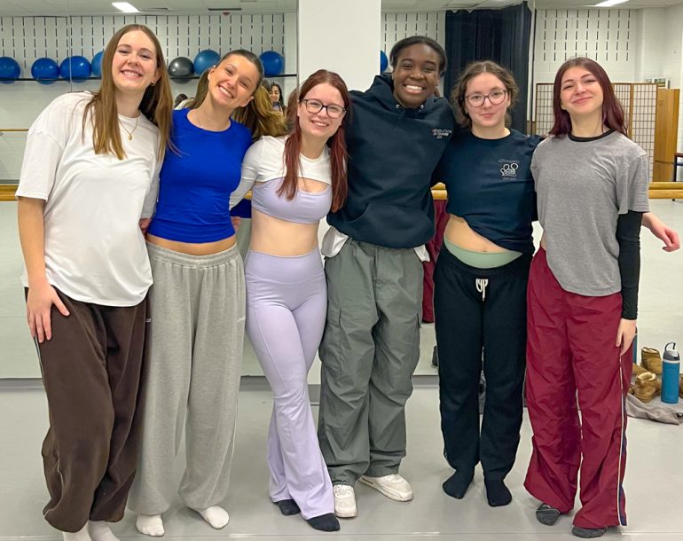 cinq étudiantes de première année du programme de Danse participaient à la première édition du projet LEAD